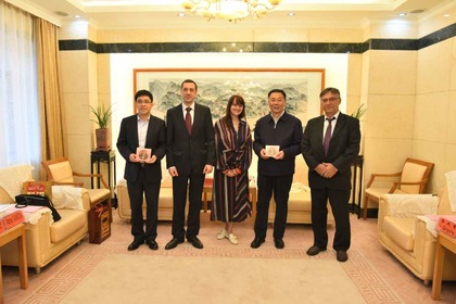 “ 5月1-3日在北京保加利亚共和国驻华大使馆布置保加利亚展位参与 “中东欧文化嘉年华” 。保加利亚爵士音乐明星Ruth Koleva 代表保加利亚参加嘉年华的文化节目，并5月5日在北京爵士俱乐部DDC 进行独立音乐会。 ”